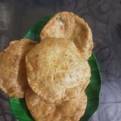 A picture of Tomato-Garlic Poori🥰.