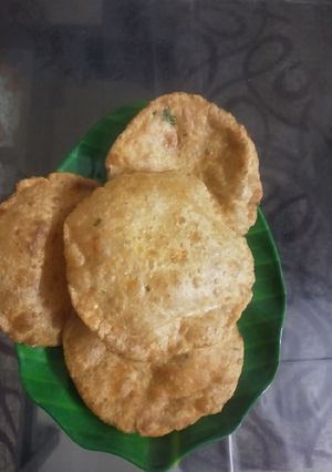 A picture of Tomato-Garlic Poori🥰.