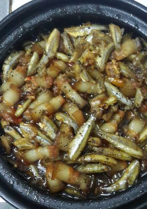 Hình của món Cá lòng tong kho tiêu.