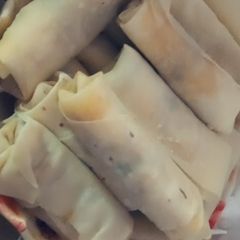 A picture of Spicy chicken tikka spring rolls.