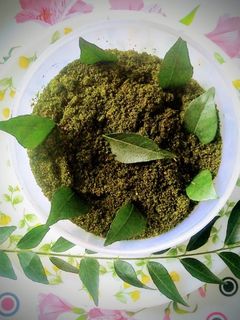 कढीलिंबाच्या पानांची चटणी (kadhilimbachya panachi chutney recipe in marathi) रेसिपी चे मुख्य फोटो