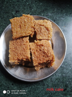 मिल्क केक (Milk Cake recipe in Hindi) रेसिपी मुख्य फोटो