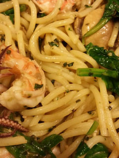 Seafood Spaghetti with pine nuts & Macadamia Nut in Pesto Sauce-海鮮松子夏威夷火山豆青醬的義大利麵❤!! 的食譜成品照片
