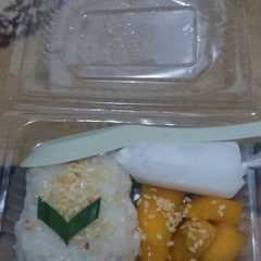 รูปของ Khao niaow ma muang aka mango sticky rice aka ketan mangga