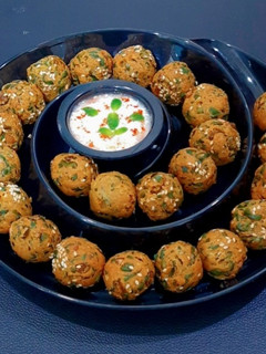 મેથી ના મુઠિયા (Methi Muthia Recipe In Gujarati) રેસીપી મુખ્ય ફોટો