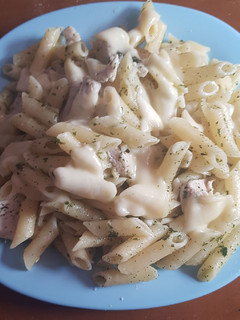 Una foto de Macarrones con pollo