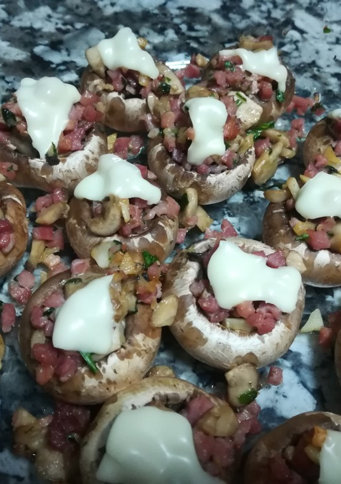 Una foto de Champiñones con jamón al horno