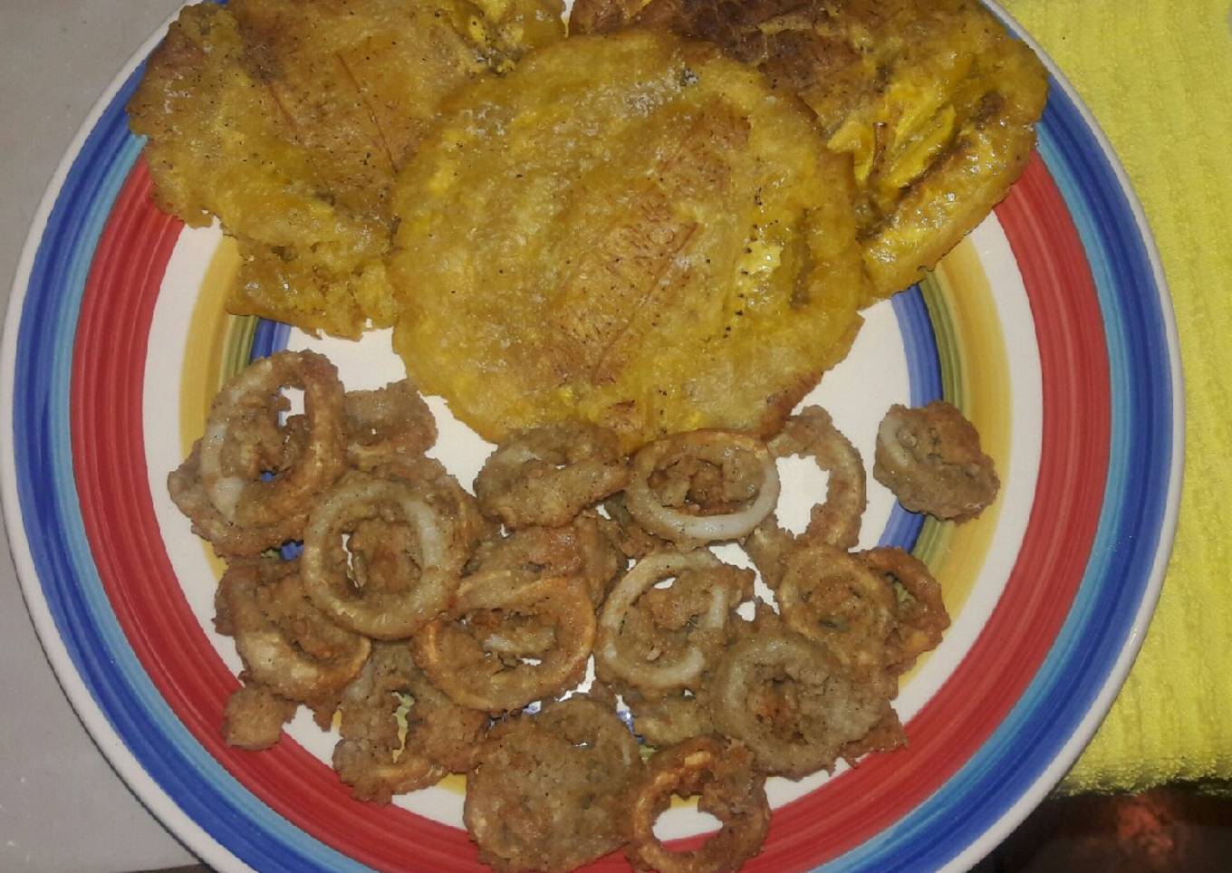 Aros de Calamares Empanizados con Patacones...!