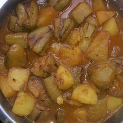 A picture of Pointed gourd curry.