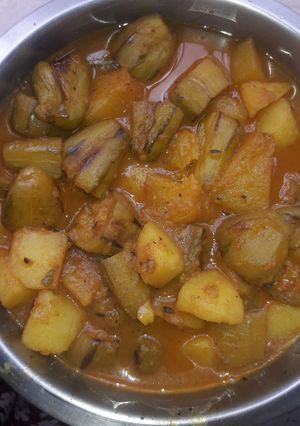 A picture of Pointed gourd curry.