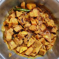 A picture of Jackfruit curry/ echor kosha.