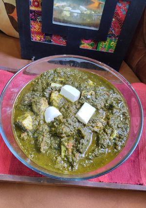 A picture of Palak paneer.