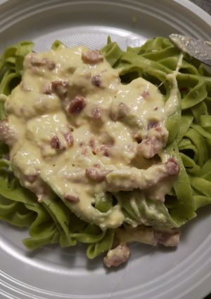 Une photo de Pâtes au basilic à la carbonara/brouillées made in Johanna