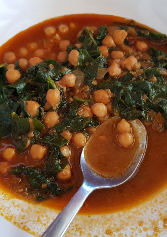 Una foto de Potaje de garbanzos y espinacas