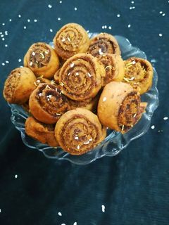 बाकरवडी (bakarvadi recipe in marathi) रेसिपी चे मुख्य फोटो