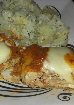 Una foto de 🥞 Cubitos de panqueques rellenos de pollo gratinados