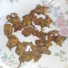 A picture of Methi onion pakoda.