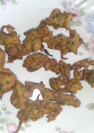 A picture of Methi onion pakoda.