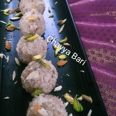A picture of Coconut Ladoo.