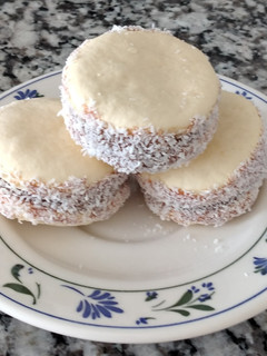 Una foto de Alfajores de maicena con dulce de leche