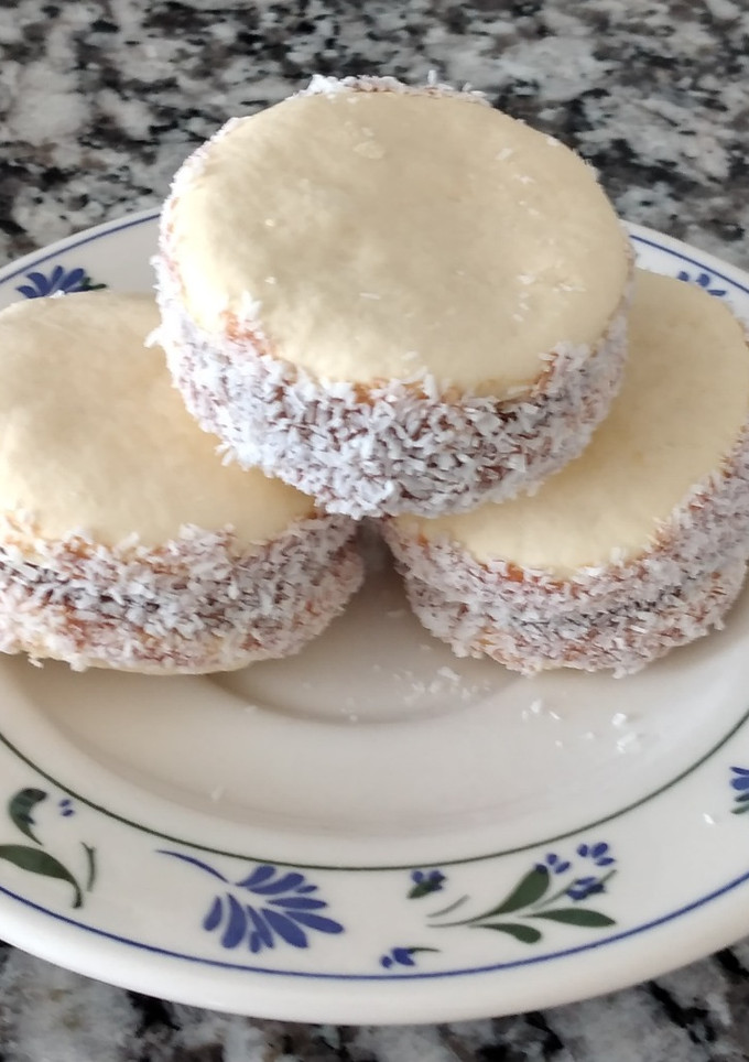 Una foto de Alfajores de maicena con dulce de leche