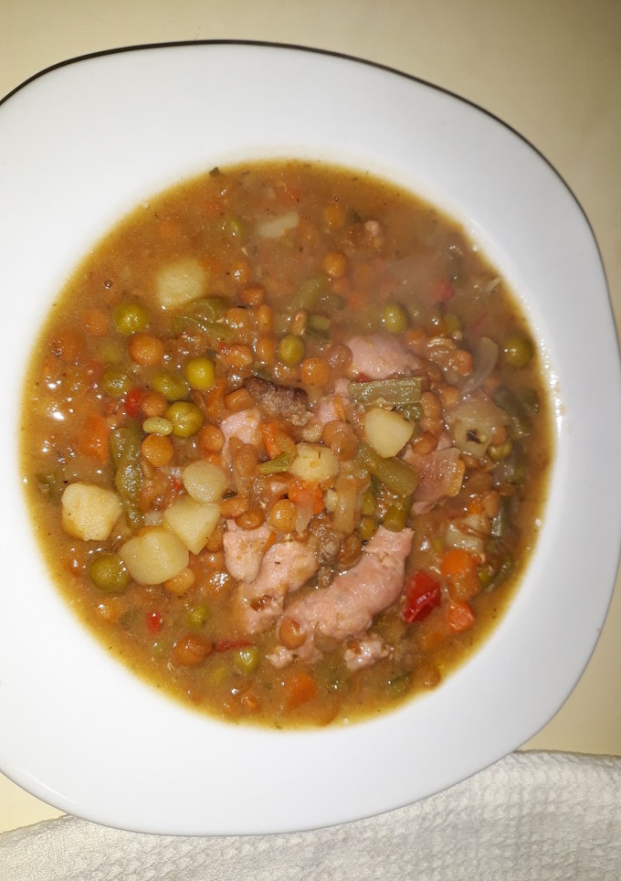 Una foto de Lentejas con Longaniza, Carne y Verduras