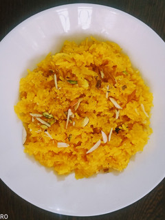 केसरिया मीठा चावल(kesariya meetha bhaat recipe in hindi) रेसिपी मुख्य फोटो
