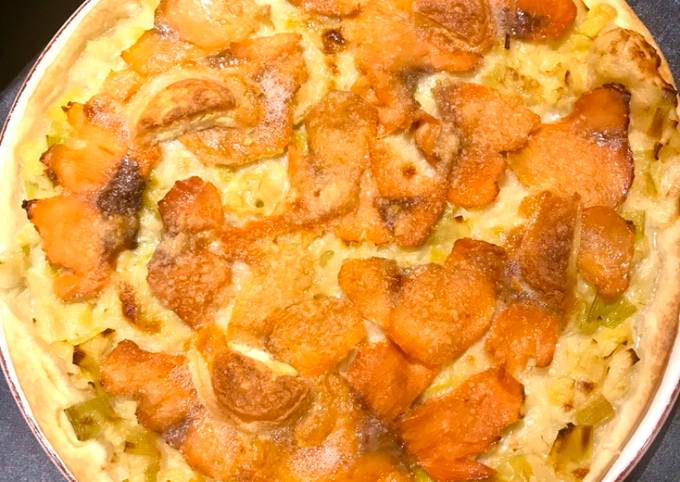 Tarte fine aux poireaux au crottin de chavignol et saumon