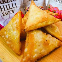 A picture of Qeema Samosa.