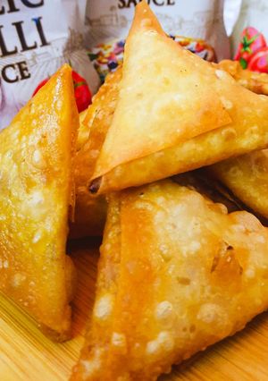 A picture of Qeema Samosa.