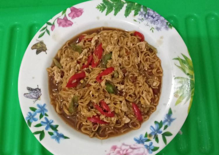 Mie orek pakai mie sedap