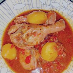 A picture of Chicken and potato pepper soup.