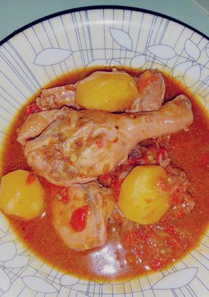 A picture of Chicken and potato pepper soup.