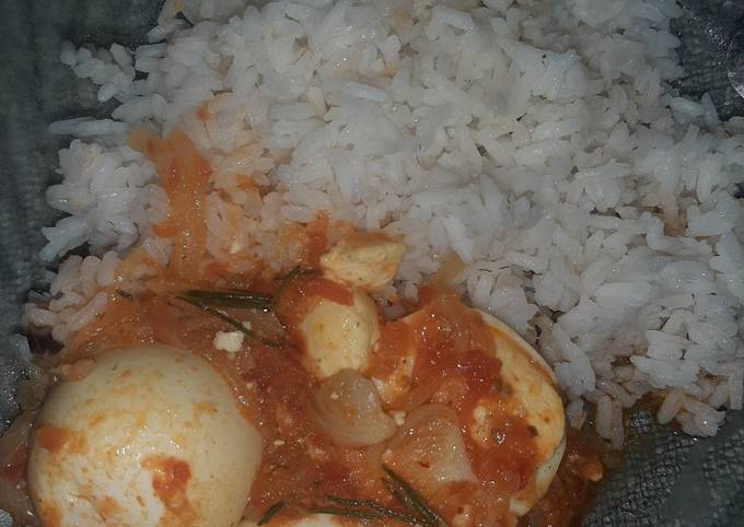 White rice and egg curry