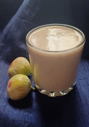 A picture of Dryfruits fig milkshake.