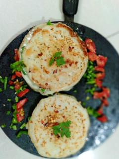 ચીઝ ઉત્તપમ (Cheese Uttapam recipe in Gujarati) રેસીપી મુખ્ય ફોટો