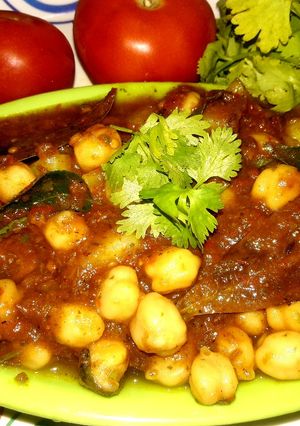काबुली चने और आलू की सब्जी बिना प्याज लहसुन के Kabuli gram and potato curry without Recipe in Hindi) रेसिपी मुख्य फोटो