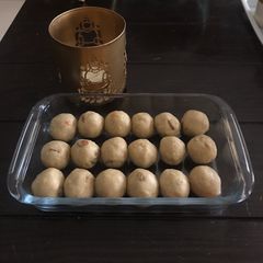 A picture of Wheat flour laddu.