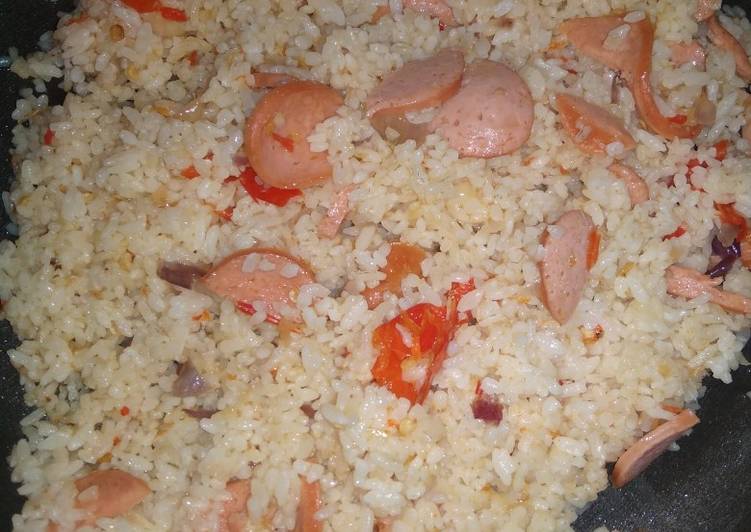 Bagaimana Menyiapkan Nasi goreng sosis bumbu uleg, Lezat Sekali