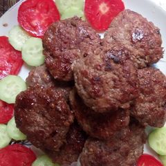 A picture of Kache qeeme ke kabab.