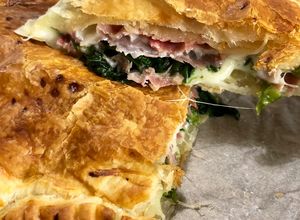 Foto di Calzone farcito (svuota frigo)