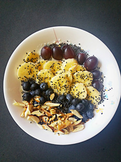 A picture of Overnight oats chia bowl.