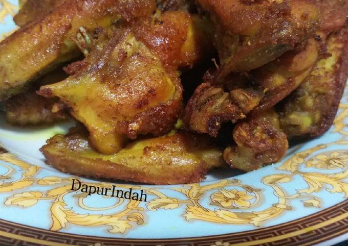 Ayam goreng ungkep bumbu kuning