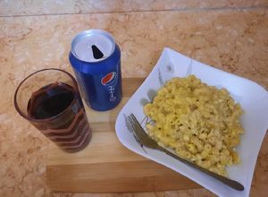 صورة لوصفة ماك اند تشيز مكرونة بالحليب والجبن باسهل واسرع والذ طريقة 🍜🥤