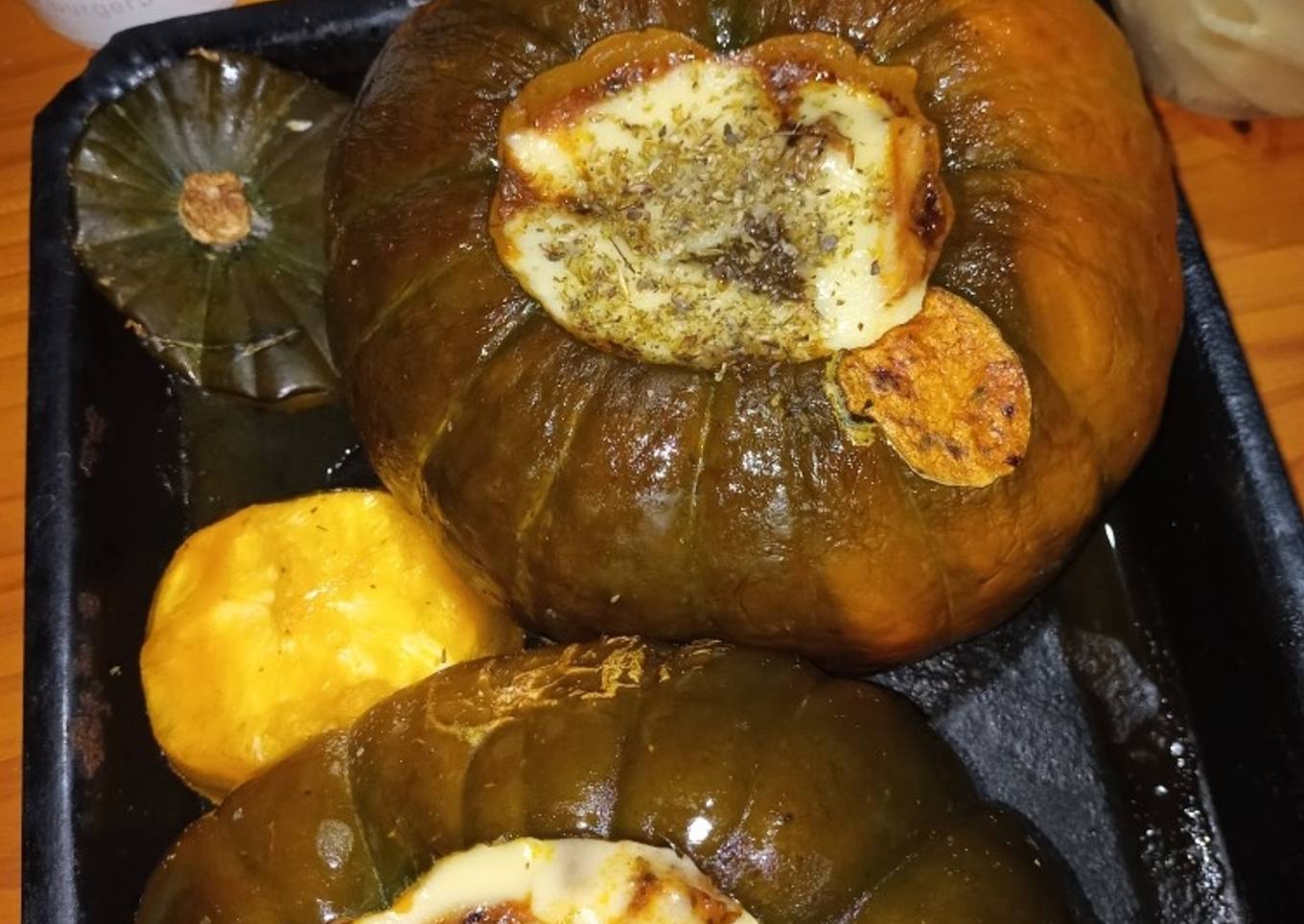 Zapallo de tronco al horno con carne, champiñones y verduras