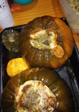 Una foto de Zapallo de tronco al horno con carne, champiñones y verduras