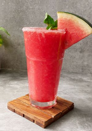 वॉटरमेलोन कूलर (watermelon cooler recipe in Hindi) रेसिपी मुख्य फोटो