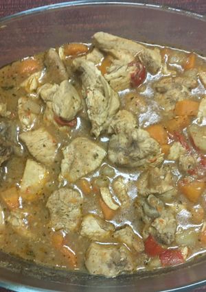 صورة لوصفة كاري مع مكعبات دجاج