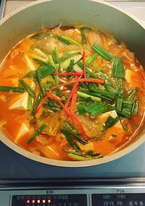 Hình của món Canh Kim chi Hàn Quốc nấu đậu hũ non.