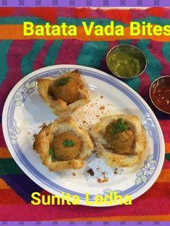 बटाटा वड़ा बाइट्स (Batata vada bites recipe in Hindi) रेसिपी मुख्य फोटो